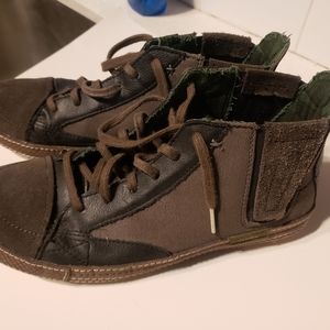 Mens stylish sneaker like newish size 8